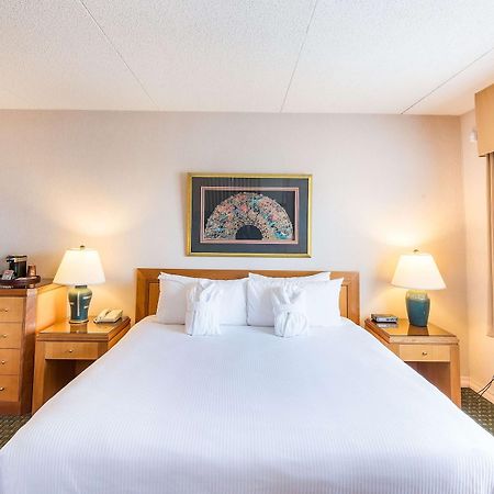 Ramada By Wyndham Thunder Bay Airlane Hotel מראה חיצוני תמונה