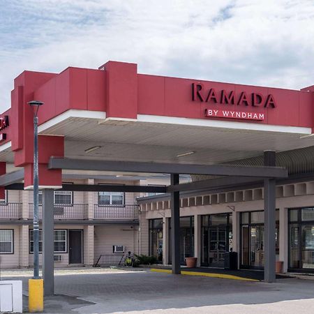 Ramada By Wyndham Thunder Bay Airlane Hotel מראה חיצוני תמונה