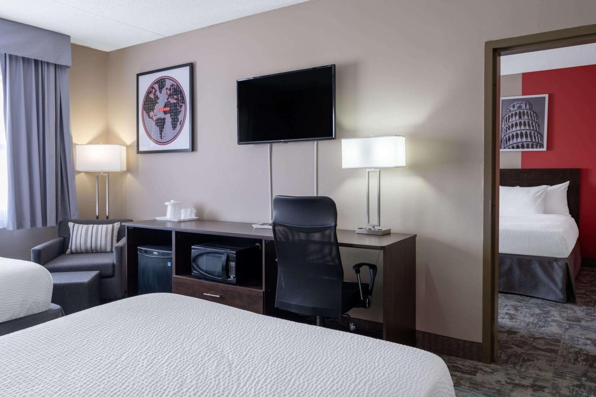 Ramada By Wyndham Thunder Bay Airlane Hotel מראה חיצוני תמונה