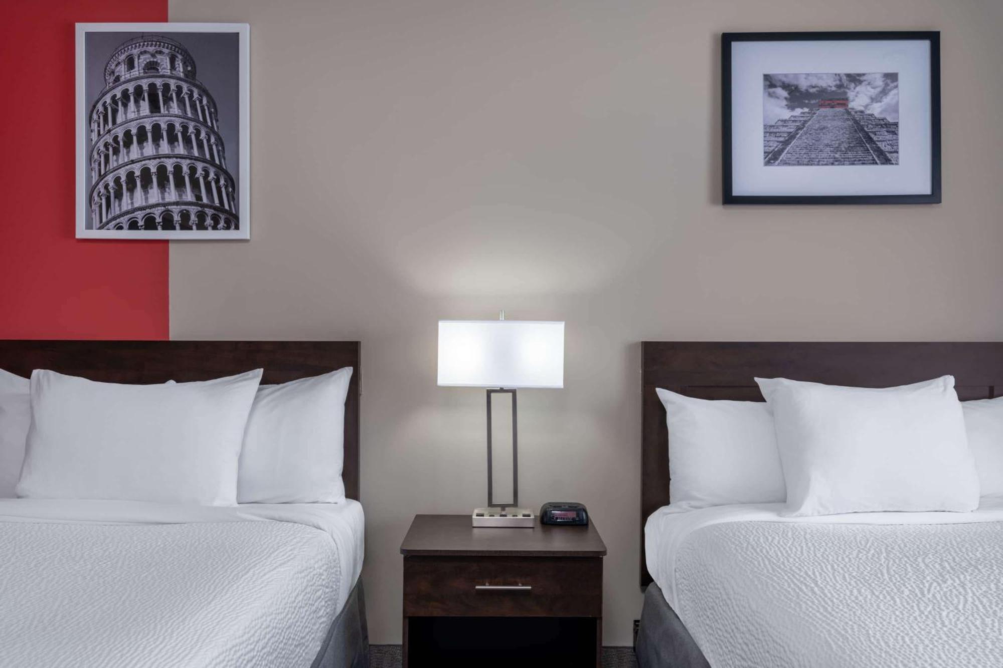 Ramada By Wyndham Thunder Bay Airlane Hotel מראה חיצוני תמונה