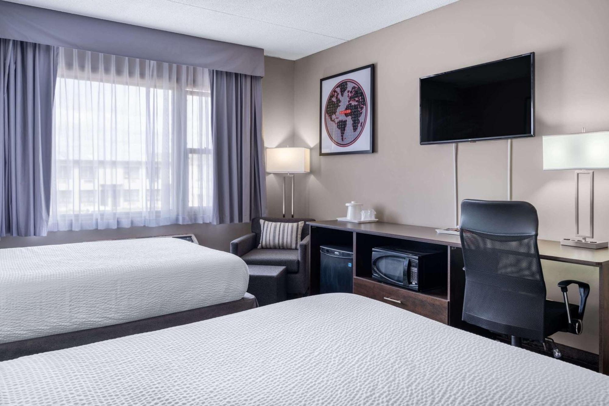 Ramada By Wyndham Thunder Bay Airlane Hotel מראה חיצוני תמונה