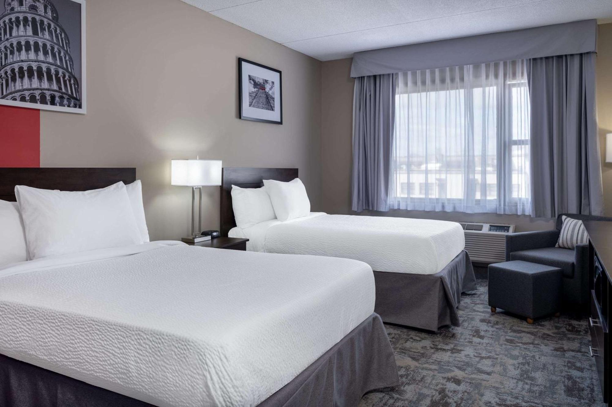 Ramada By Wyndham Thunder Bay Airlane Hotel מראה חיצוני תמונה