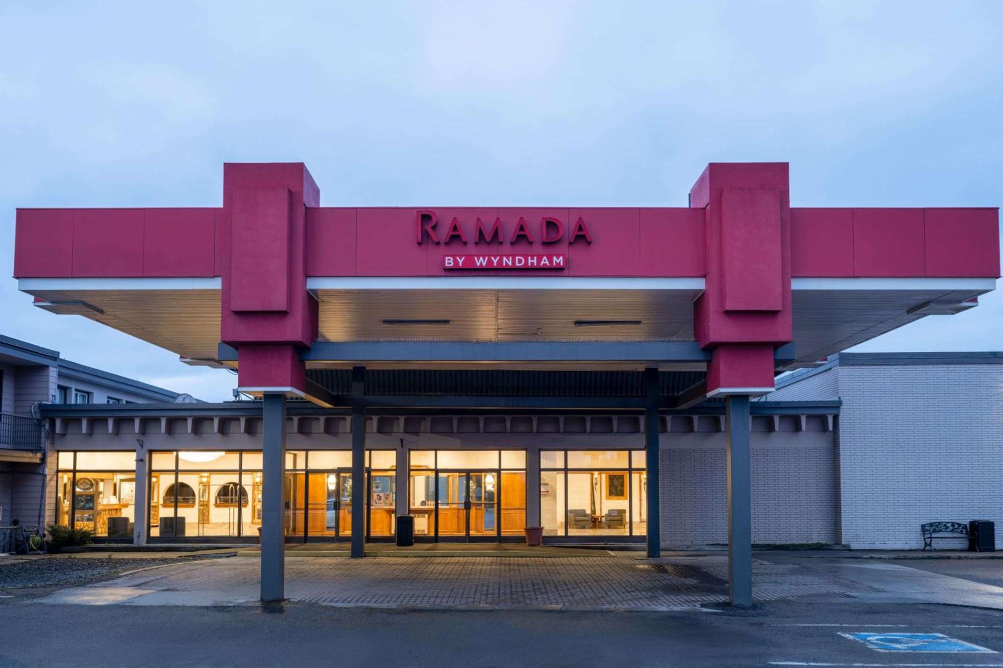 Ramada By Wyndham Thunder Bay Airlane Hotel מראה חיצוני תמונה