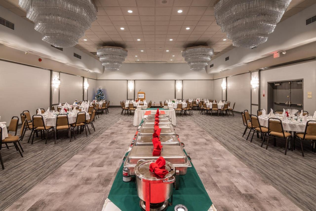 Ramada By Wyndham Thunder Bay Airlane Hotel מראה חיצוני תמונה