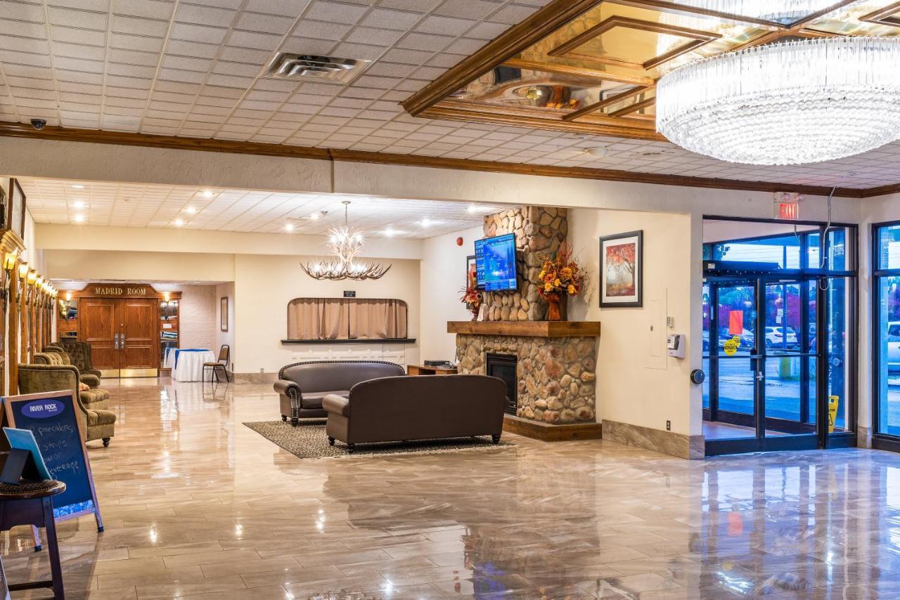 Ramada By Wyndham Thunder Bay Airlane Hotel מראה חיצוני תמונה