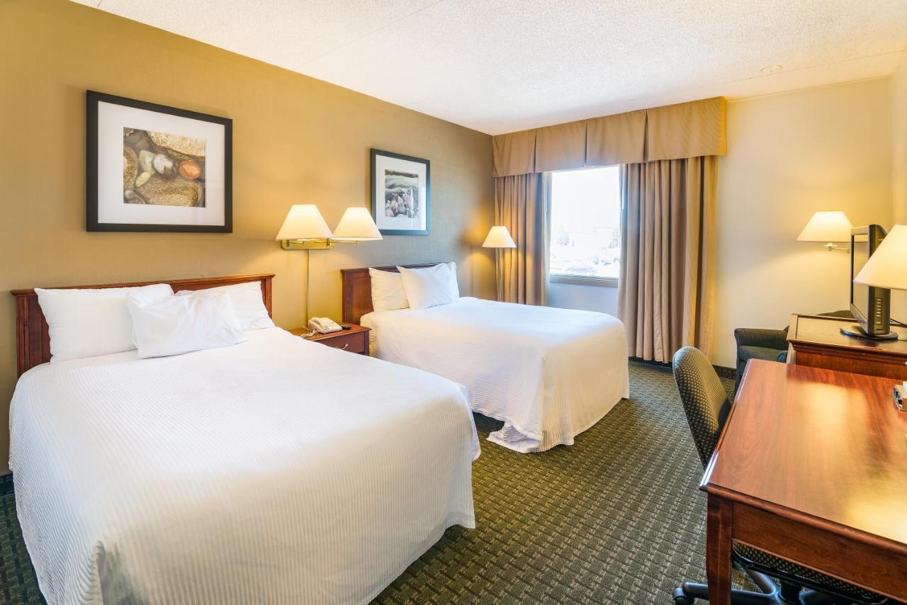 Ramada By Wyndham Thunder Bay Airlane Hotel מראה חיצוני תמונה