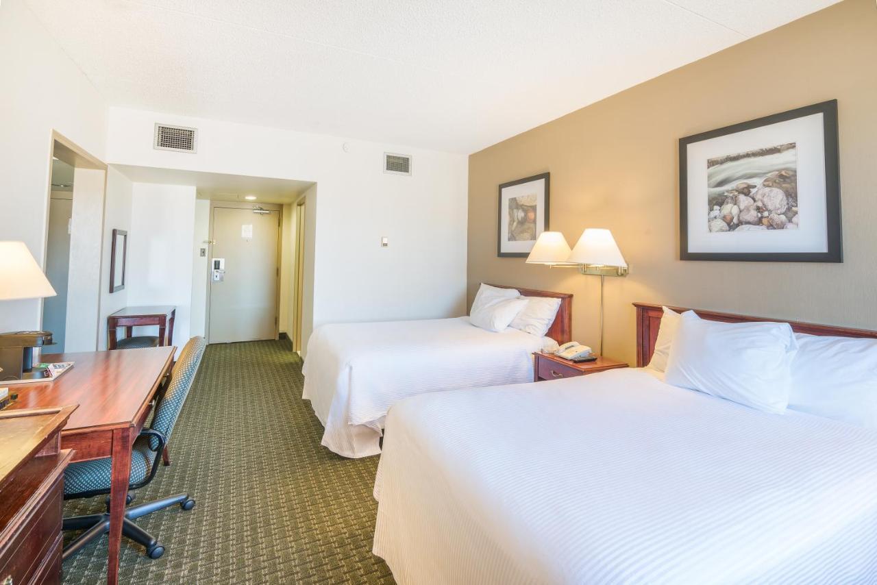 Ramada By Wyndham Thunder Bay Airlane Hotel מראה חיצוני תמונה